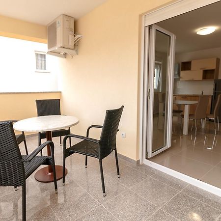 Summer Fun Apartments Novalja Luaran gambar