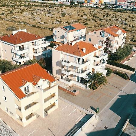 Summer Fun Apartments Novalja Luaran gambar