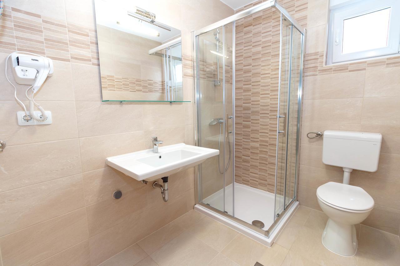 Summer Fun Apartments Novalja Luaran gambar