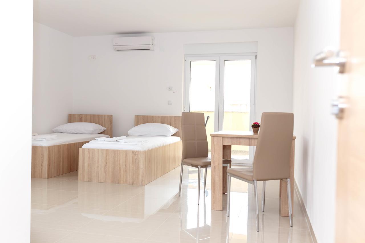 Summer Fun Apartments Novalja Luaran gambar
