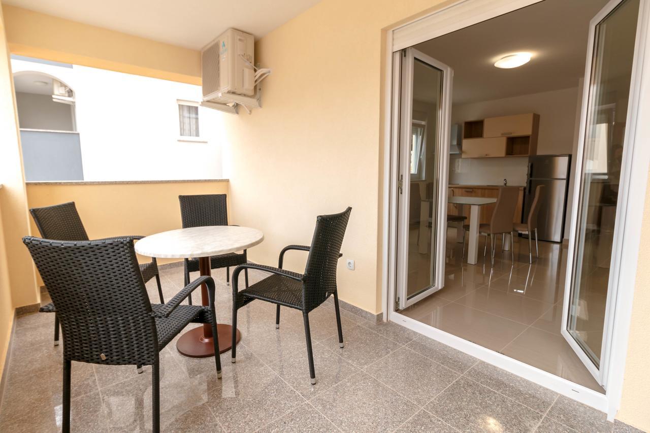 Summer Fun Apartments Novalja Luaran gambar