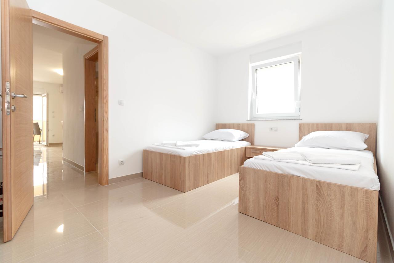 Summer Fun Apartments Novalja Luaran gambar