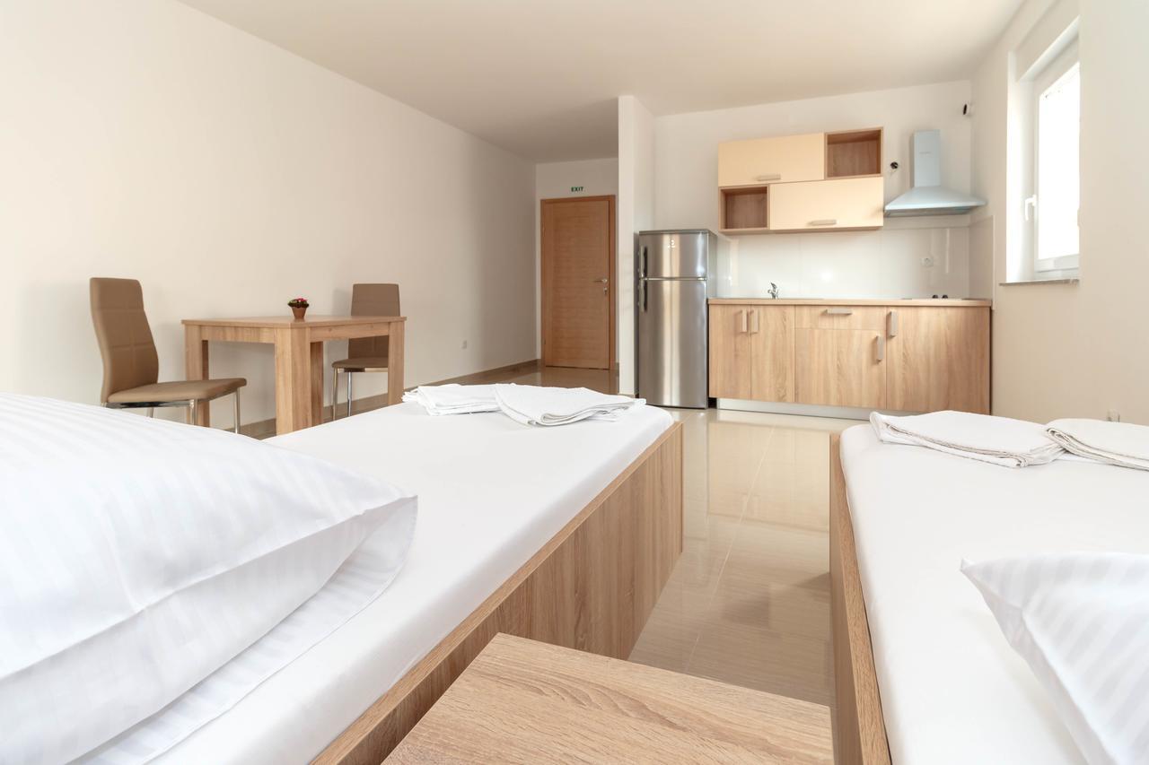 Summer Fun Apartments Novalja Luaran gambar