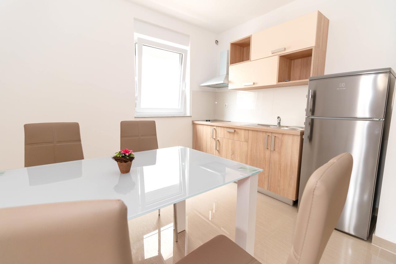 Summer Fun Apartments Novalja Luaran gambar