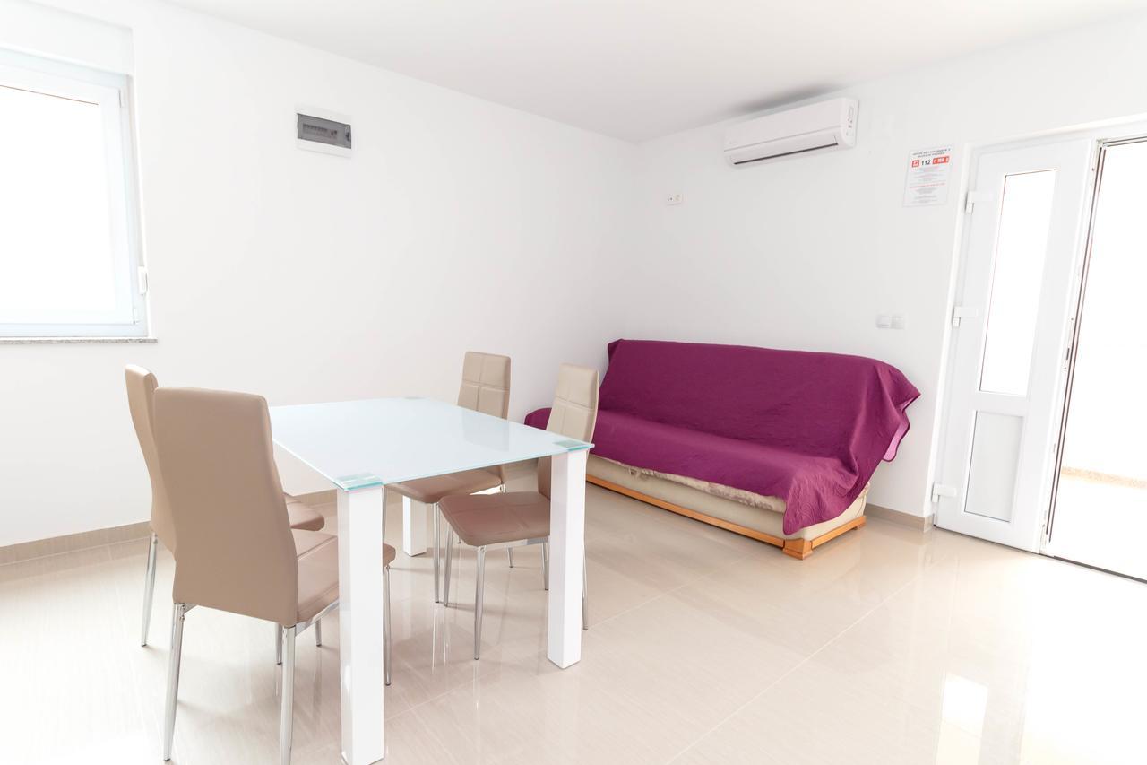 Summer Fun Apartments Novalja Luaran gambar