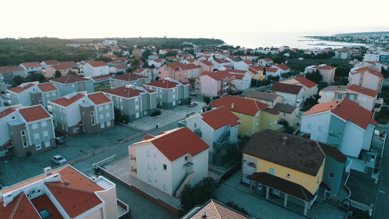 Summer Fun Apartments Novalja Luaran gambar